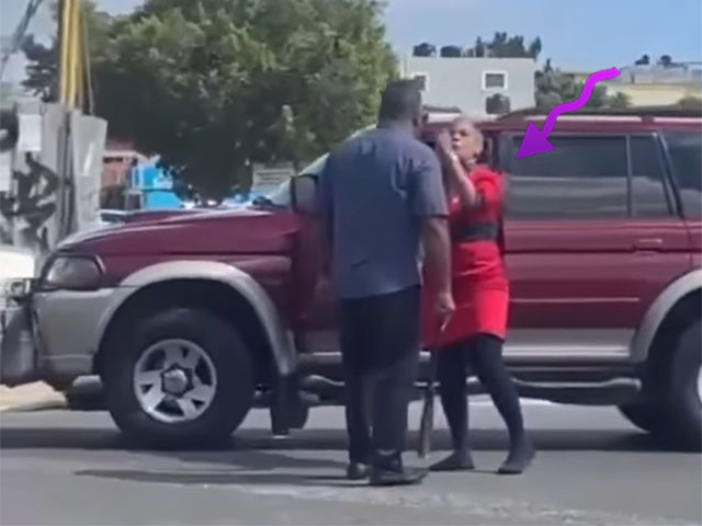 Mujer sorprende a hombre con una arma tras amenazarla con un bate en SD