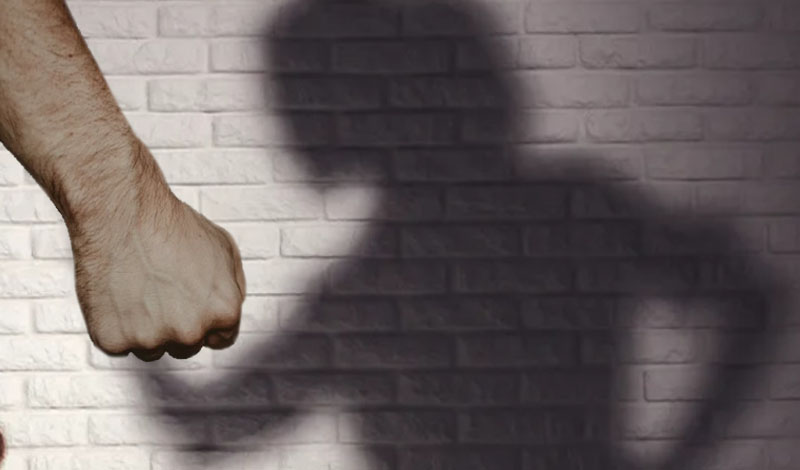 Hombre asesinó a golpes a su mamá porque no era su hijo favorito