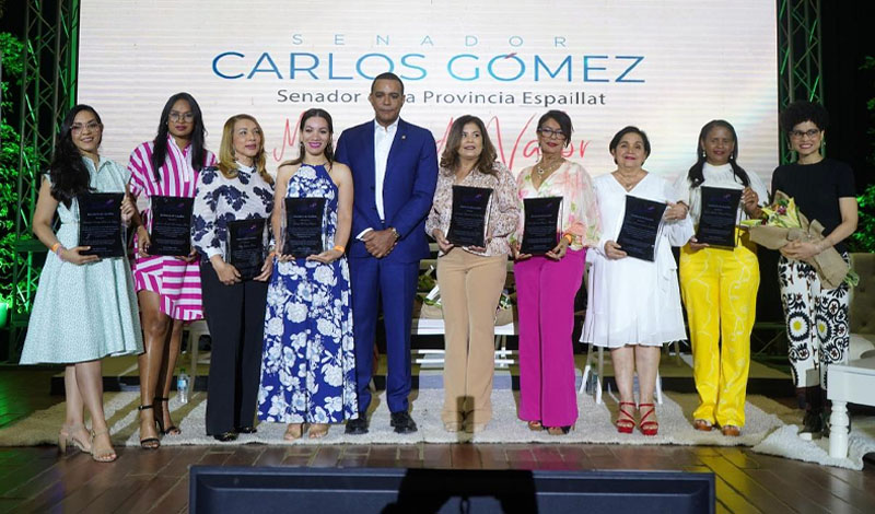 Senador Carlos Gómez reconoce Mujeres de Valor de la Provincia Espaillat