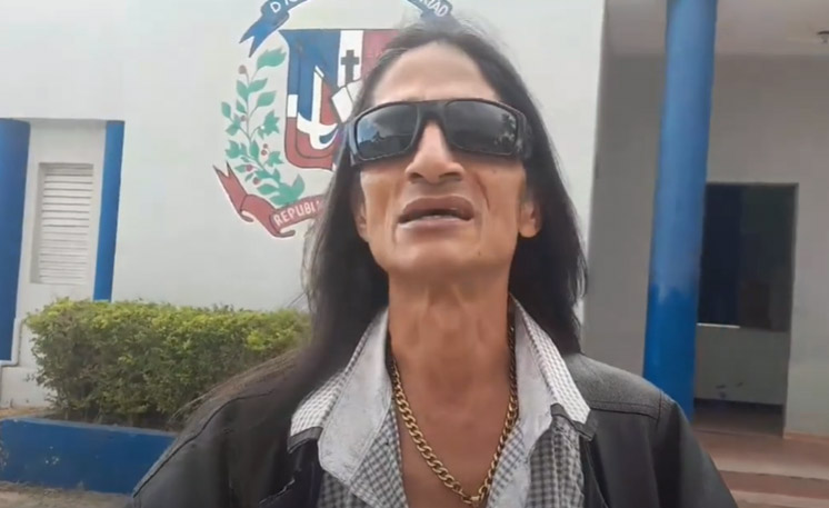 El Renegado se querella por hechicería en el patio de su casa