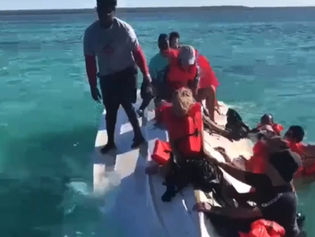 Embarcación vuelca con turistas en Isla Saona