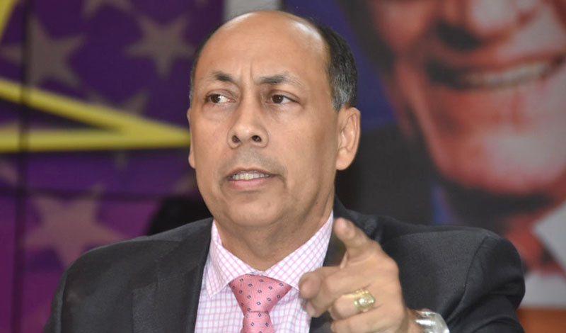 Luis René Canaán abandona también las filas del PLD