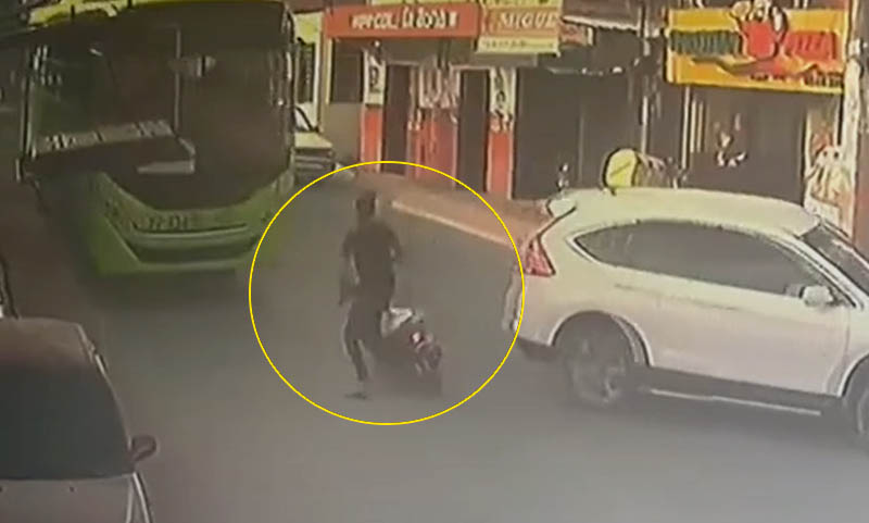 Hombre en pasola se salva de ser atropellado en Los Alcarrizos