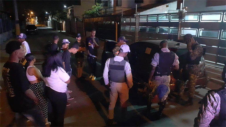 Delincuentes son abatidos al intentar saltar cabo de la policía