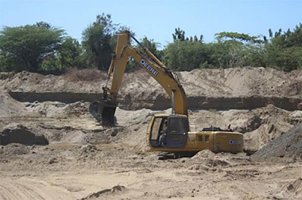 Denuncia: Sacan materiales a todo dar del río Yaque del Norte