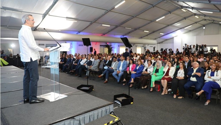 Abinader: Gobierno invirtió 50 mil millones en 2023 para mejorar vida RD