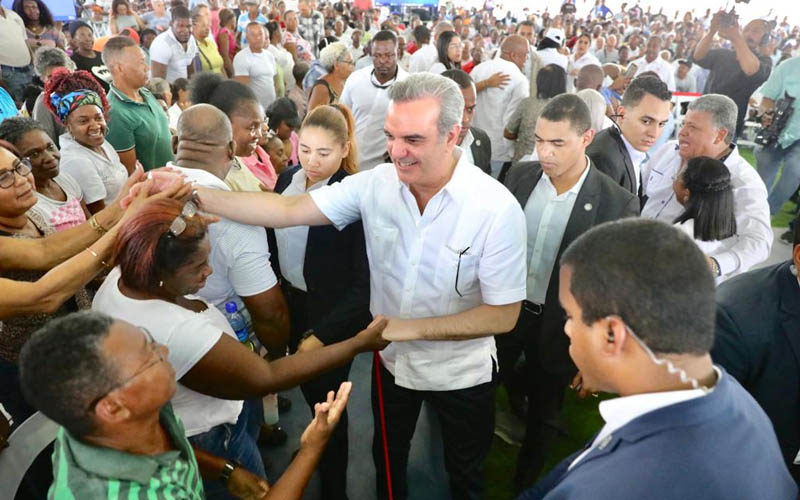 Así se reparte el salario del presidente Luis Abinader