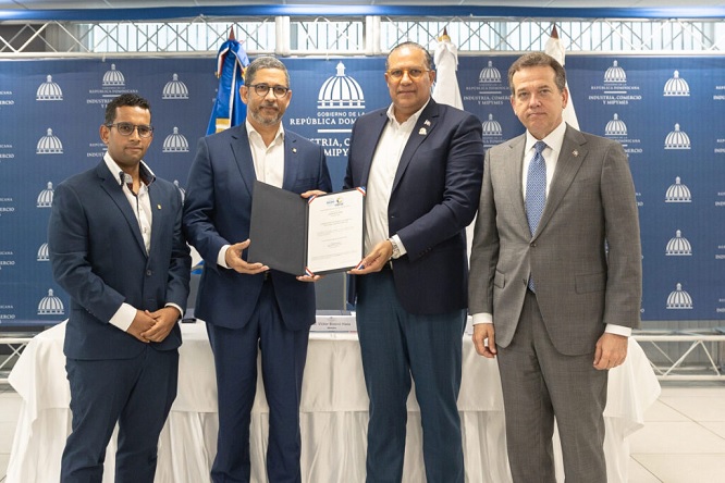 ODAC entrega acreditación a laboratorios de líquidos de Casa Brugal