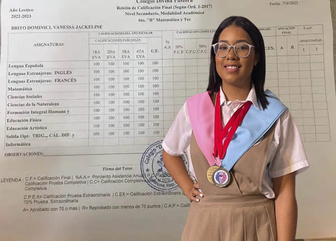 Joven estudiante de Barahona concluye bachillerato con calificación perfecta en todas las materia