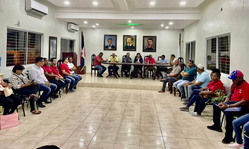 Comunidad Segura realiza masivo encuentro con comunitarios en Licey al Medio