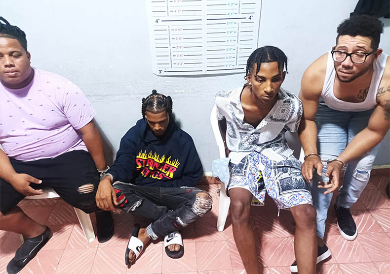 Detienen cuatro personas, ocupa pistolas y gran suma de dinero en Hato Mayor