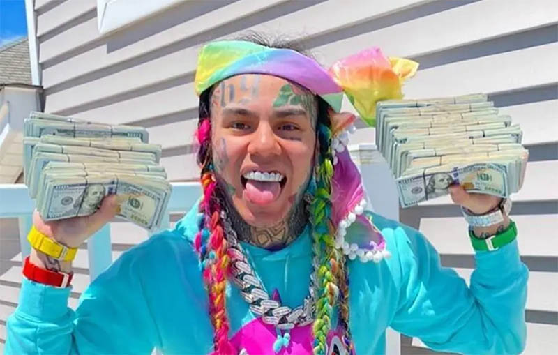 Tekashi dona dinero a niña