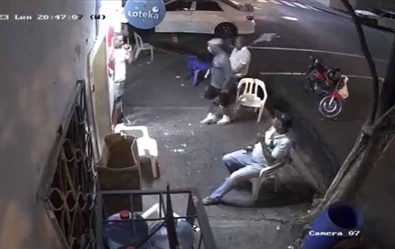 Captado asalto en establecimiento comercial en Santo Domingo Este
