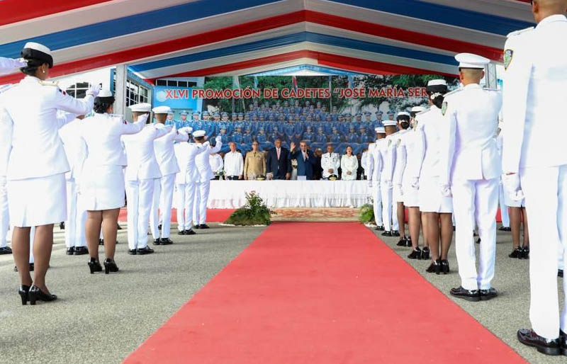 Presidente Abinader encabeza graduación de cadetes de la PN con 57 nuevos oficiales