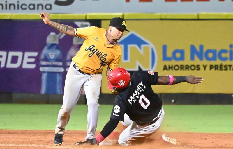 Las Águilas derrotan a Escogido 9-5; para acariciar la clasificación