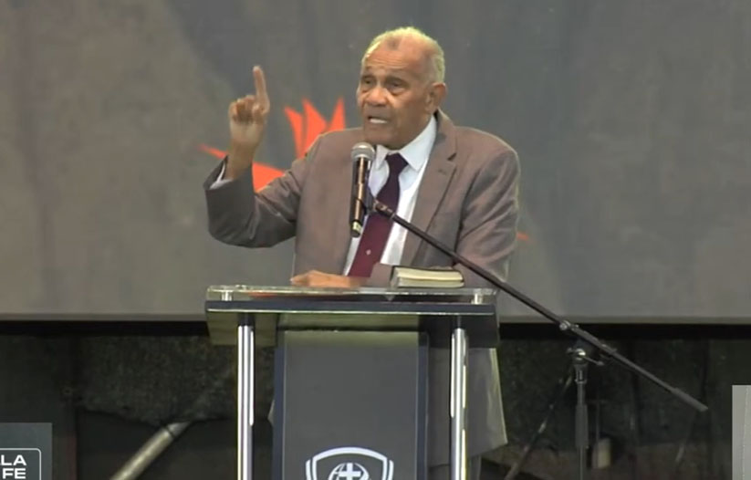 Pastor Ezequiel Molina exhorta