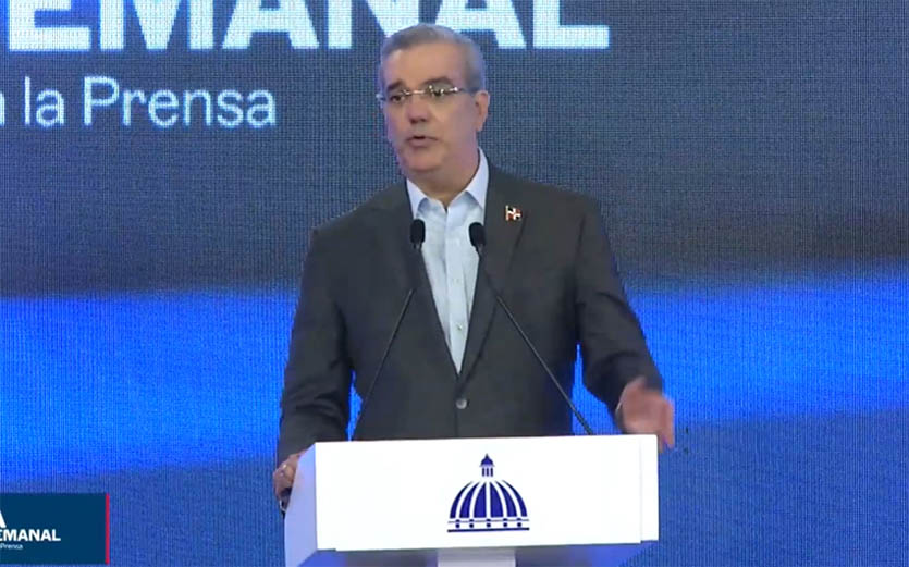 binader a la oposición sobre ley del DNI