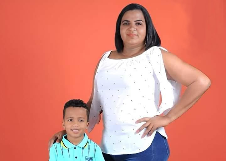 Mujer y su hijo desaparecen tras salir de su hogar en SD