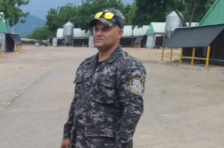 Policía es abandonado y dejado por muerto tras accidente