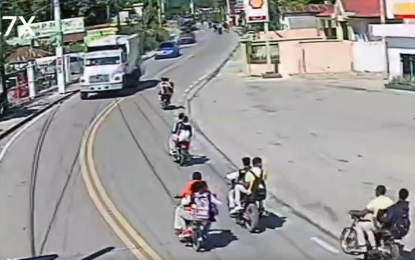 Estudiantes sufren accidente con un camión en Guayubín