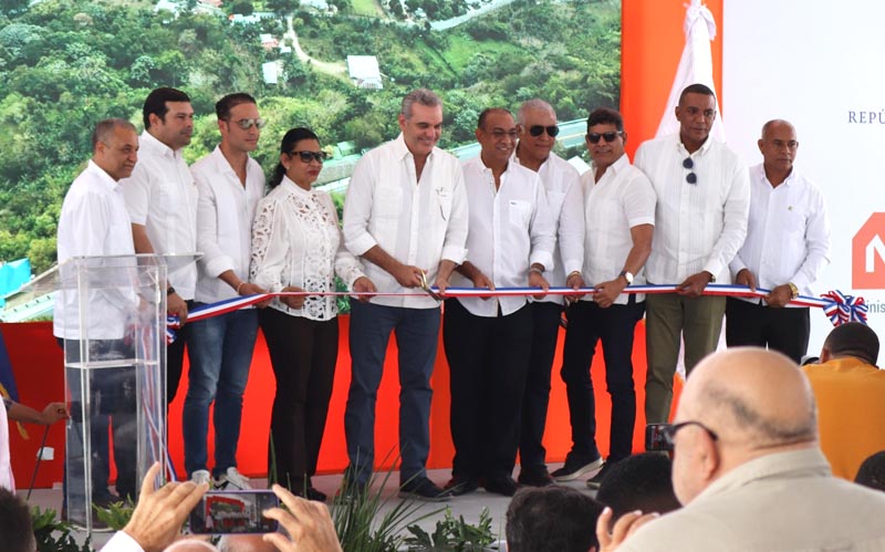 Abinader inaugura la rehabilitación de la carretera San Víctor-Jamao-Sabaneta de Yásica