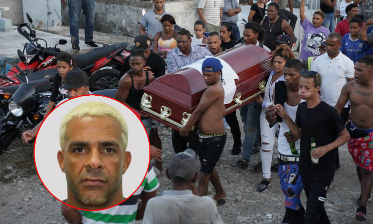 Entre cervezas y ron, llantos y oraciones sepultan a Kiko La Quema