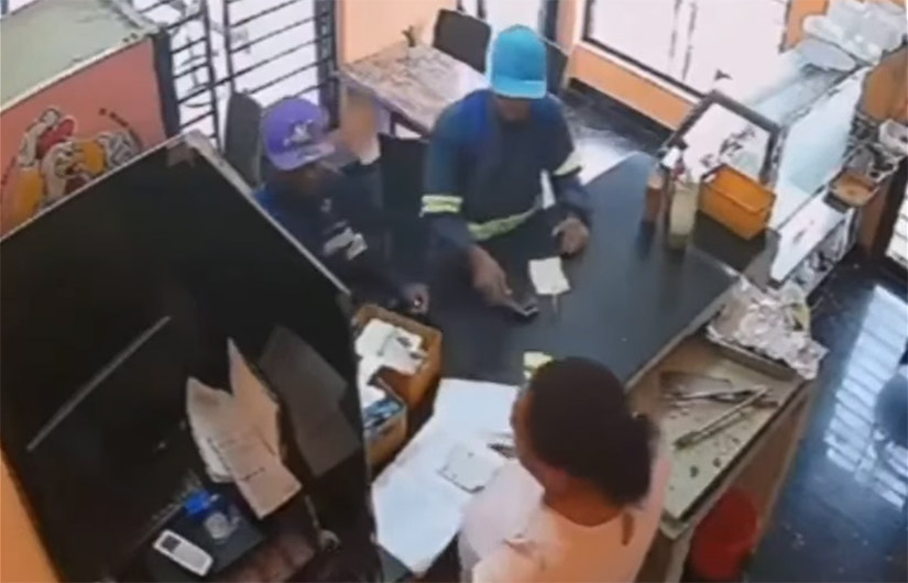 Dos hombres asaltan en comedor de Manoguayabo
