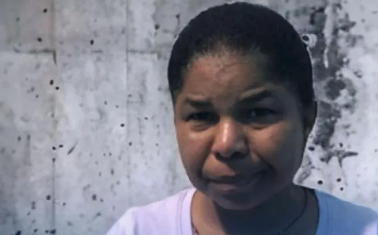 Arrestan mujer acusado de malversación de fondos