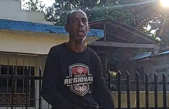 Hallan muerto de hombre en el patio de un taller en Esperanza