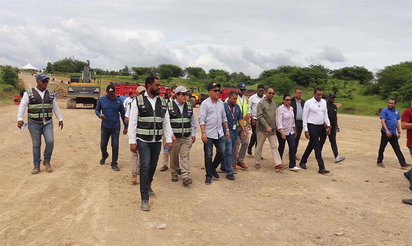 Ministro de Obras realiza inspección avances construcción de circunvalación de Moca