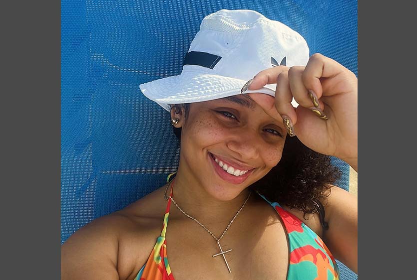 Chelsy Bautista '100% natural como esa playa'