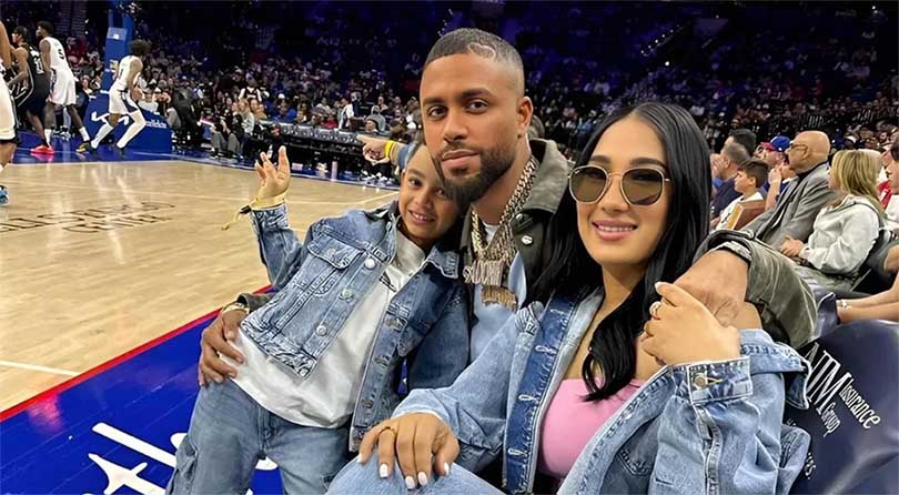 DJ Adoni reaparece con su esposa e hijo