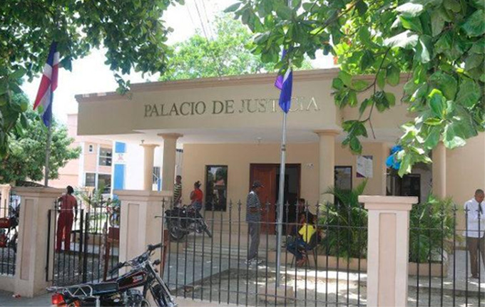 Condenan a 10 años de prisión a 'calamidad' por robar RD$ 30 mil de una ferretería