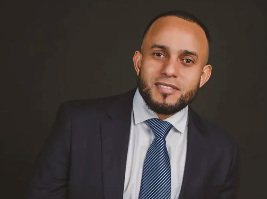 Joven dominicano de ser empleado a propietario de empresa en España