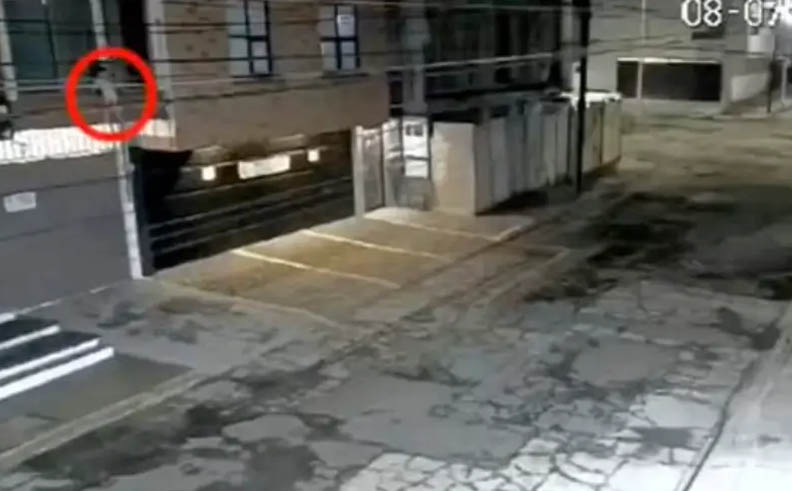 Bebé cae desde ventana