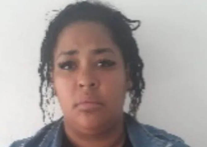 Arrestan mujer acusada de robar monedero en Gurabo