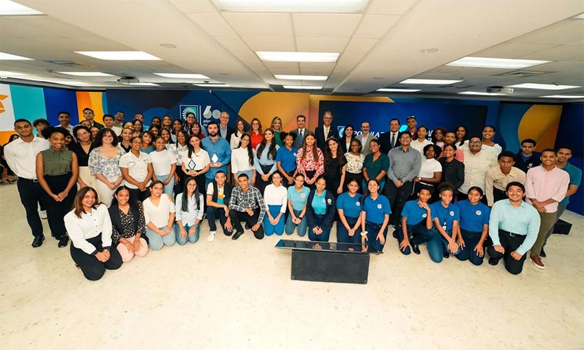 Banco Popular otorga 60 becas a jóvenes meritorios