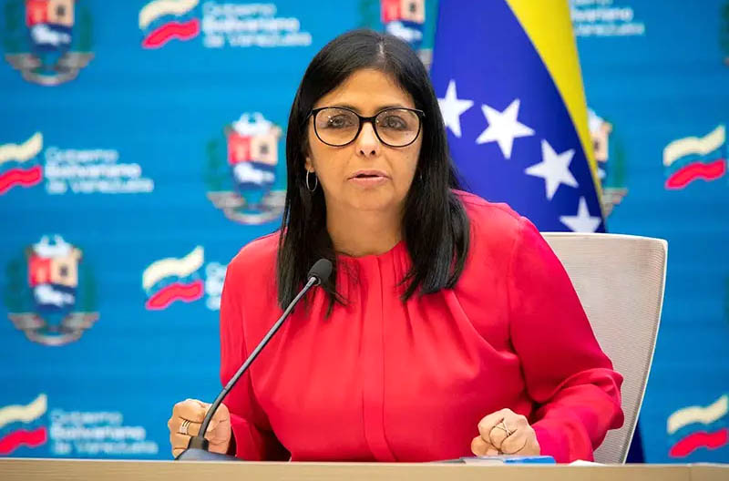adeuda 350 millones de dólares