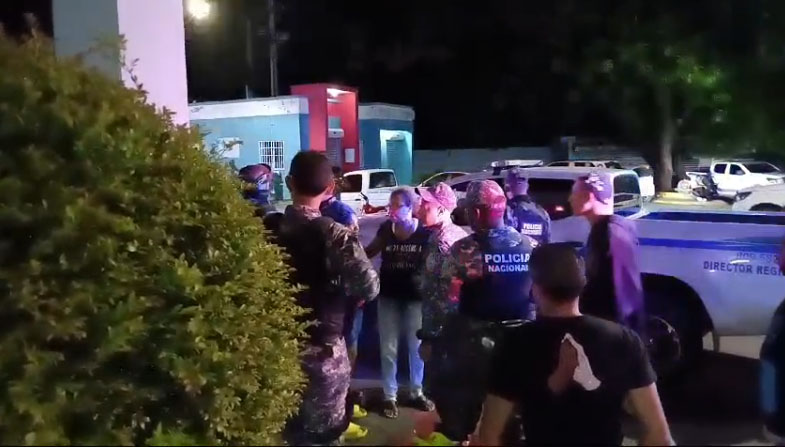 Raso de la policía hiere a dos que intentaron asaltarlo en Moca