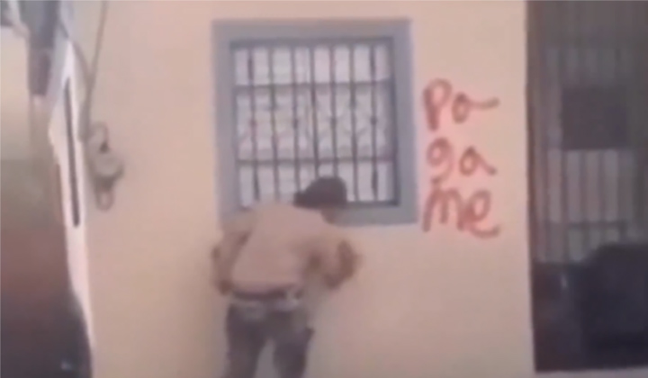 Hombre hace Graffiti en vivienda contra supuesto mala paga