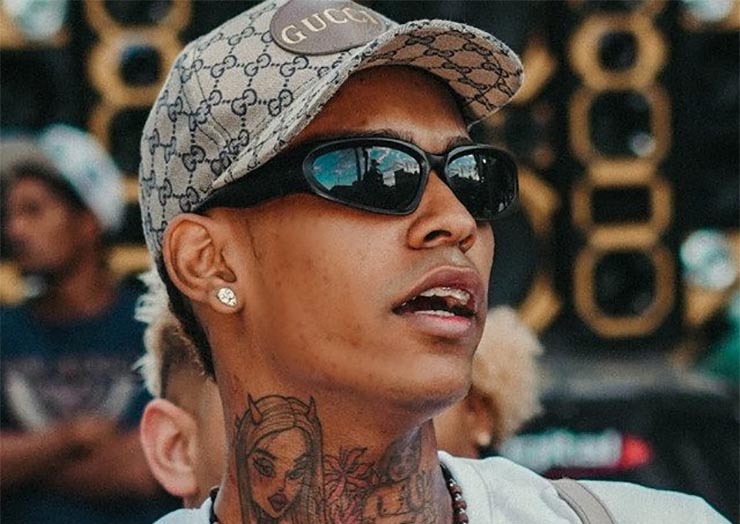 Espectáculos Públicos suspende a Dilon Baby por exhibir arma en concierto