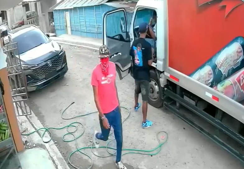 Asaltan chofer en Villa Altagracia