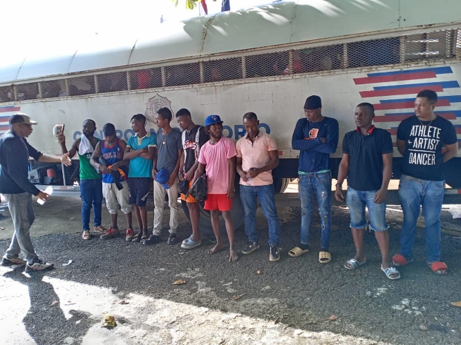 Más de 300 haitianos en situación irregular son detenidos