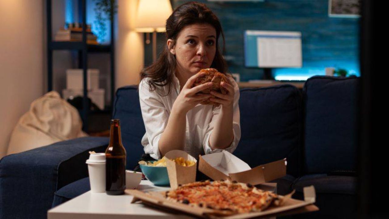 Estudio advierte sobre los riesgos de comer después de las 5 de la tarde