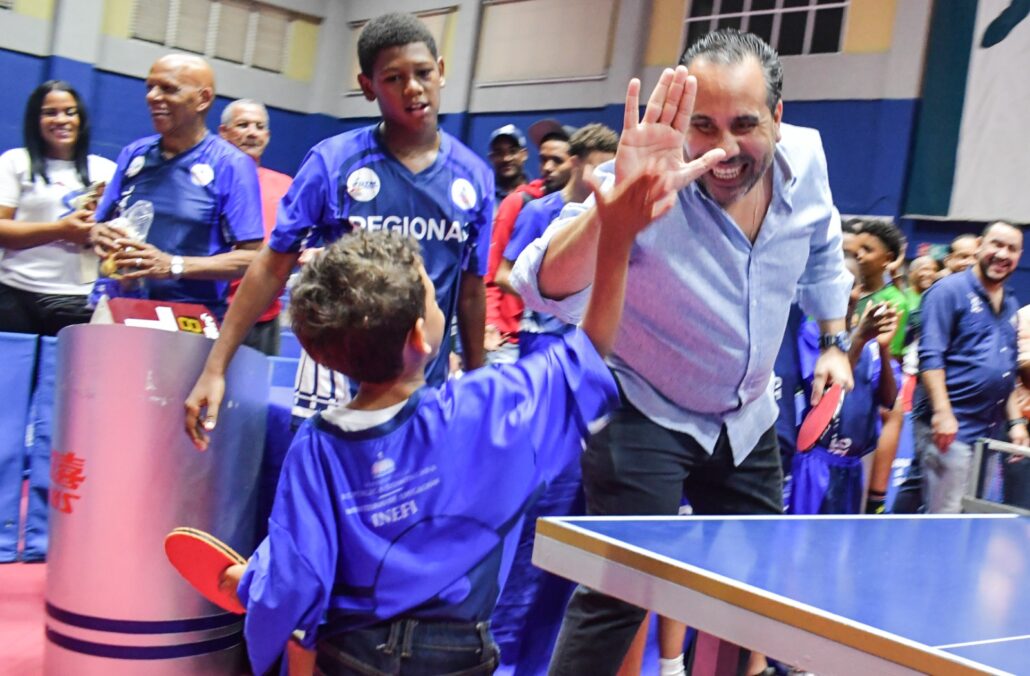 Santiago y San Pedro se imponen en Torneo Nacional de Tenis de Mesa Escolar 2024 organizado por el INEFI