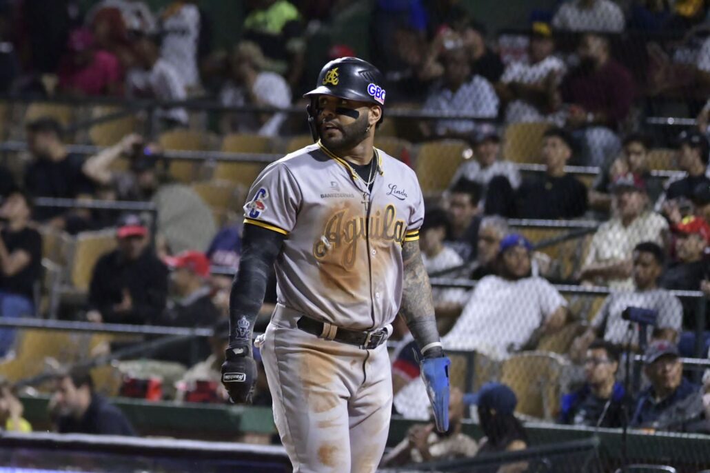 Águilas suben al segundo lugar con victoria sobre Leones