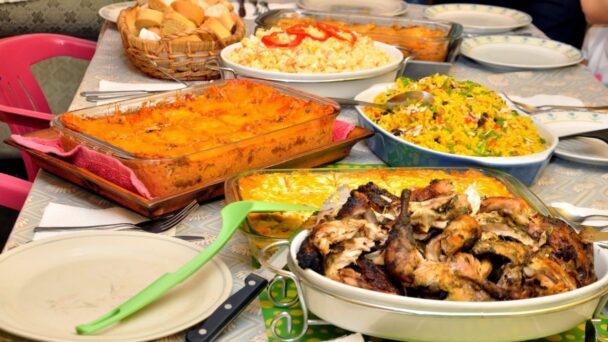 Ocho-reglas-basicas-para-mantener-frescos-y-sabrosos-los-alimentos-sobrantes-de-las-Fiestas.-608x342.jpeg