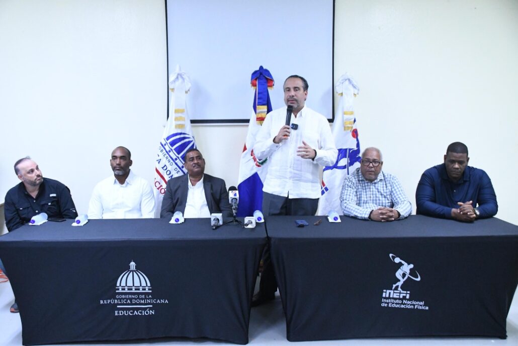 Alberto Rodríguez Anuncia Remodelación Del Estadio La Normal Y Construcción De Un Techado En El Liceo Juan Pablo Duarte