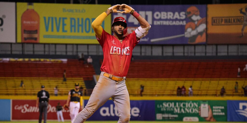 José Sirí da HR y triple en triunfo del Escogido 8-6 sobre Águilas