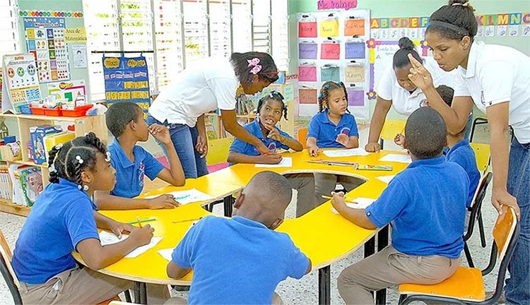 Requisitos para ser auxiliar de profesor de nivel inicial; sueldo será de RD$30 mil